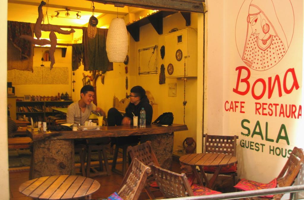 Bona Cafe Restaurant & Sala Guest House 바라나시 외부 사진
